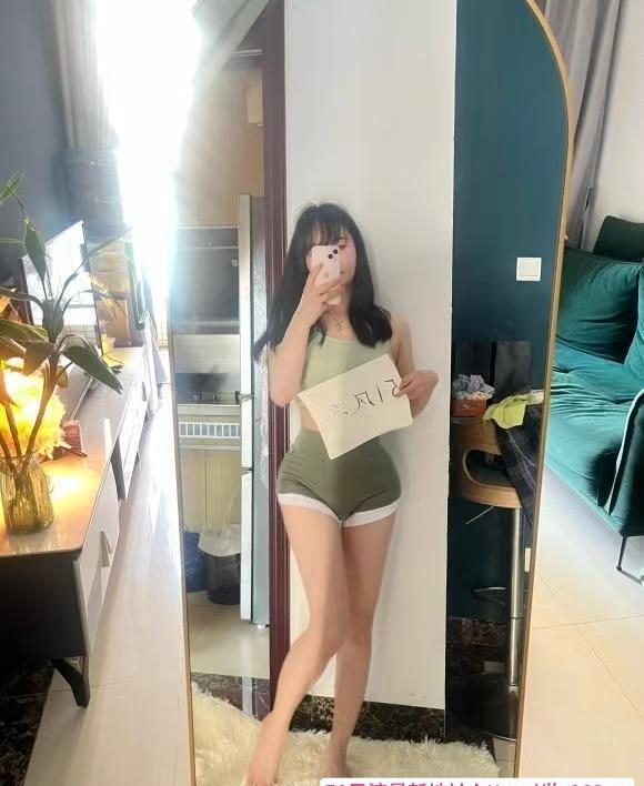 静安年轻颜值骚女 1