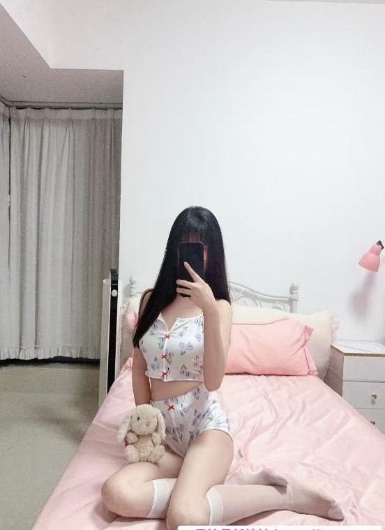 光谷大长腿芳芳 2