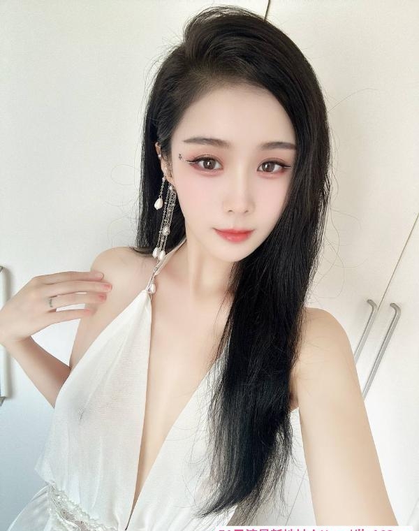 粉b细腰颜值女友萱萱 2