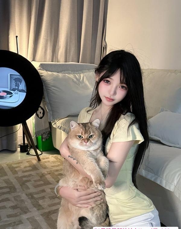 武汉三点粉一线天萌妹 2