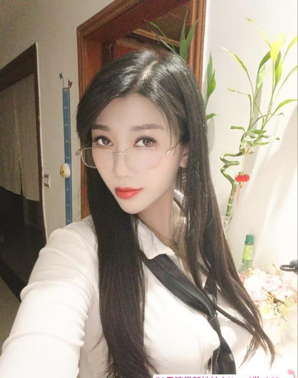 口爆淫妇花妹 2