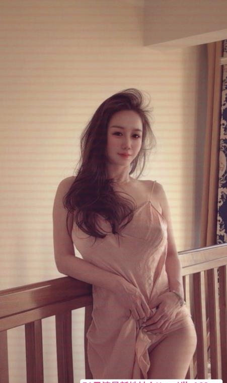火辣身材混血颜值妹子 3