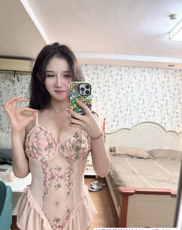 漂亮大胸美女 3