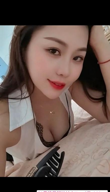 服务系性感气质骚妇 4