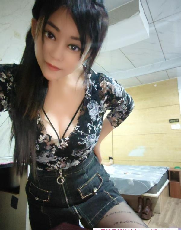 大胸服务类熟女 1