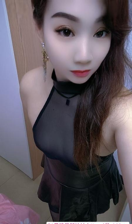 美胸骚妇凤凤 1