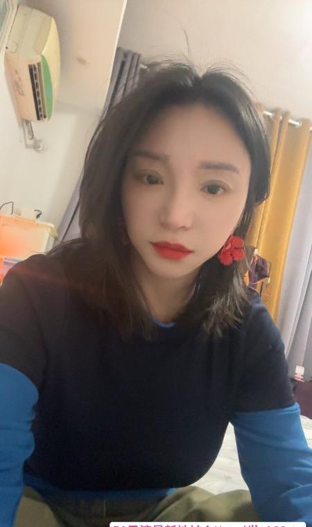 大胸眼镜骚妇 1