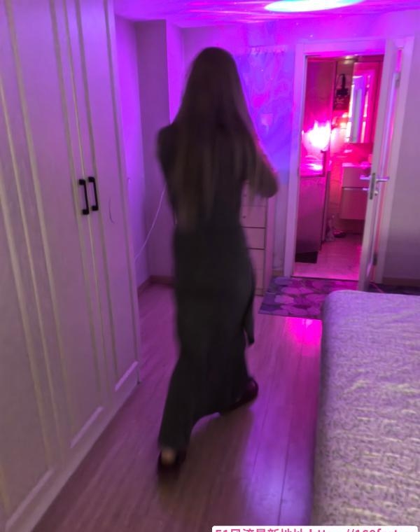 艹翻小穴巨紧少妇 1