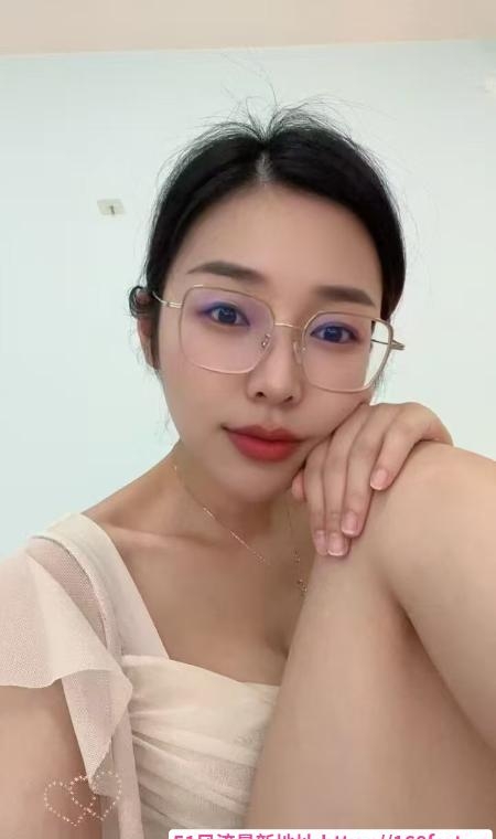 极品多汁美乳可欣 1