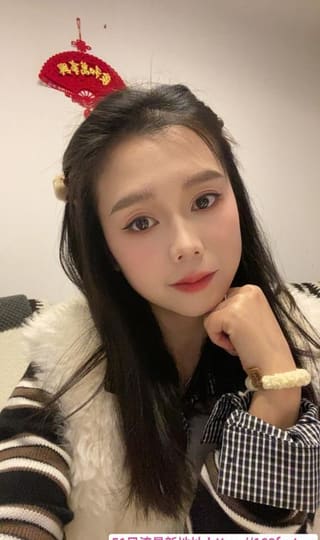 肤白清纯邻家颜值妹子
