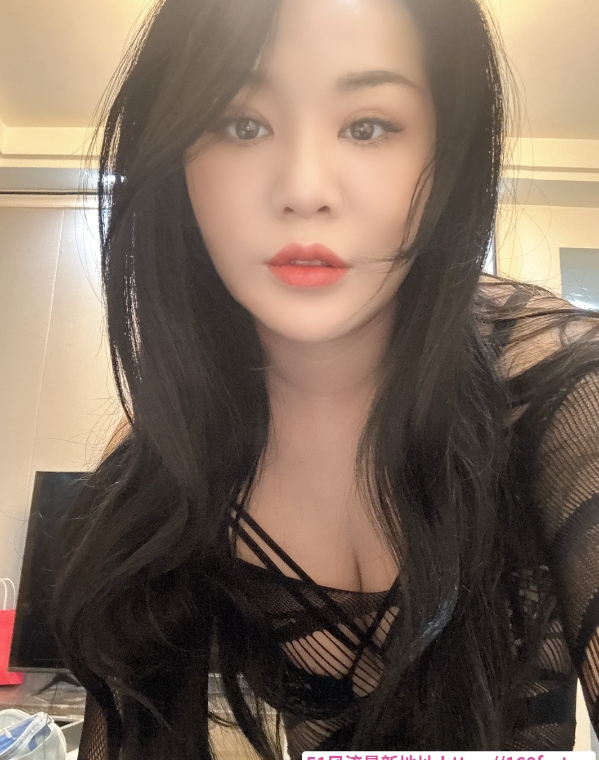 滨江服务系美臀少妇 1