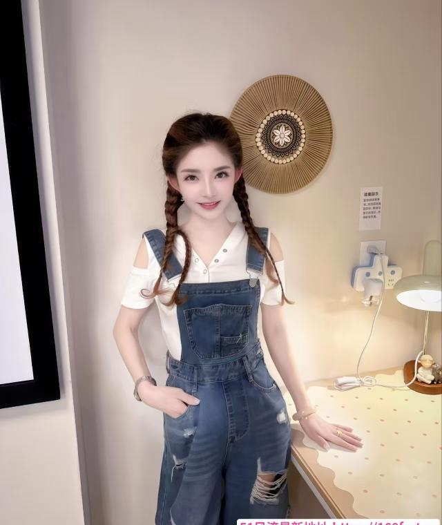 莞式天花板曼微 1