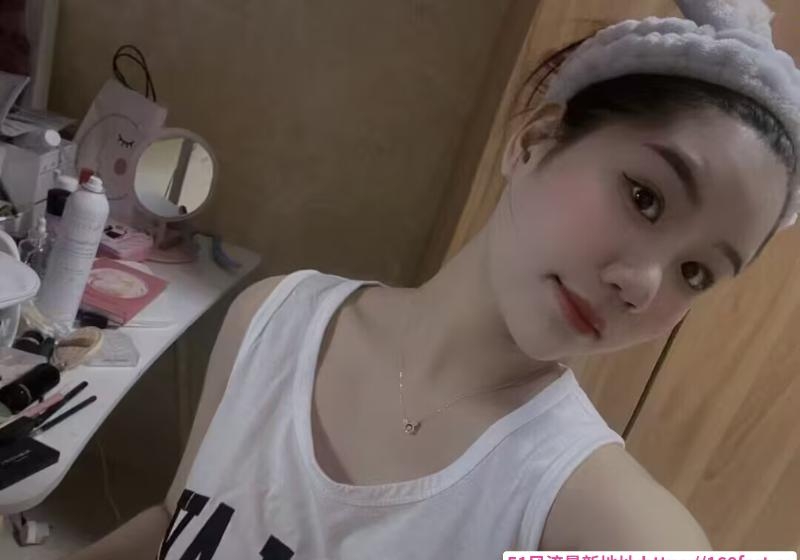 浦东舌吻嫩妹 1