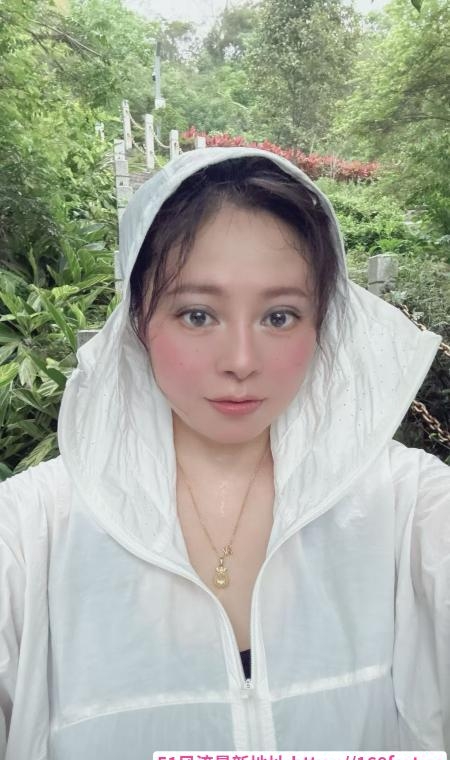 上梅林大奶重庆妹子 1