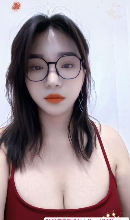 上城眼镜少妇小画 1