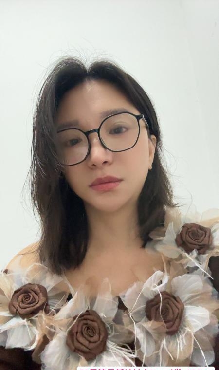 戴眼镜的风骚少妇 2