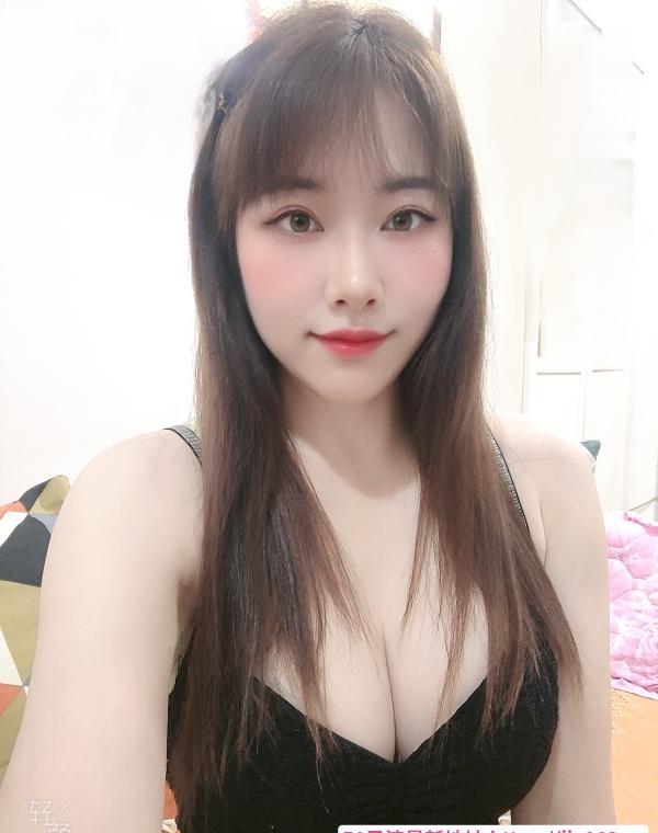 肤白大胸服务系小姐姐 2