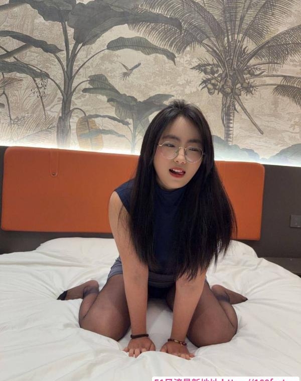 呆萌可爱丝袜美女 2