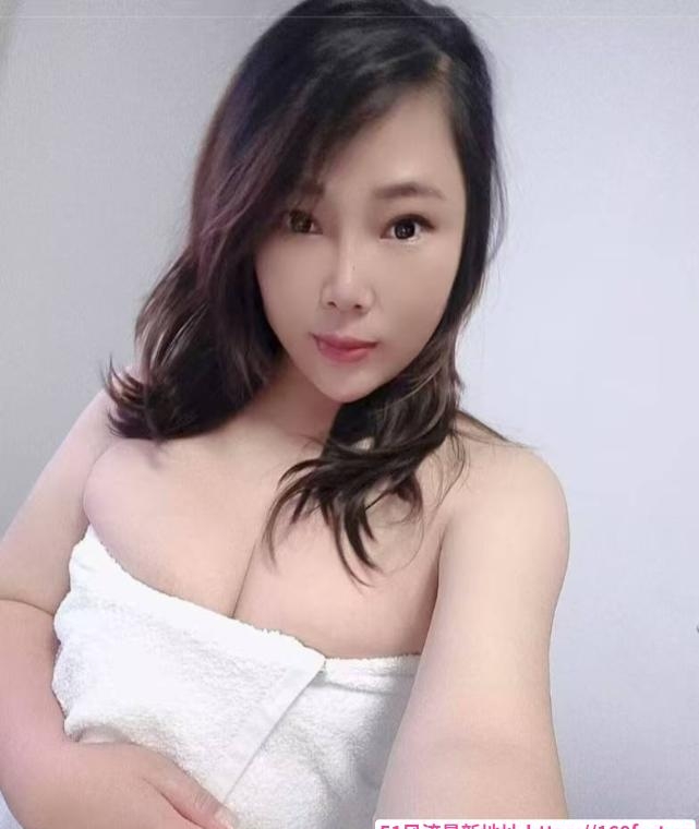 闵行大屁股一线天 2