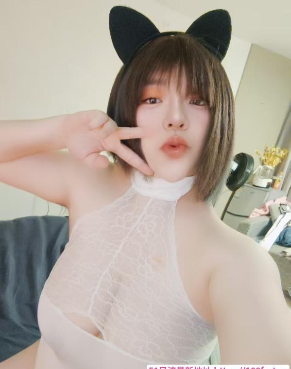 舌吻38F杯御姐 3
