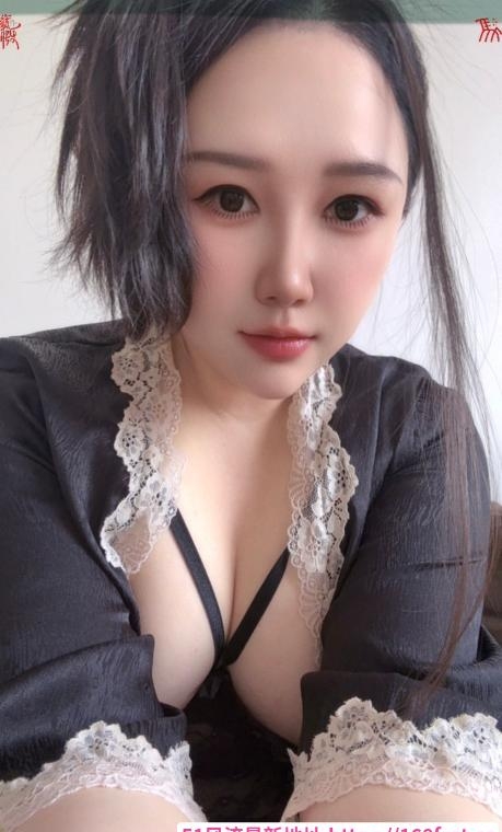 黑丝丰满小姐姐 3