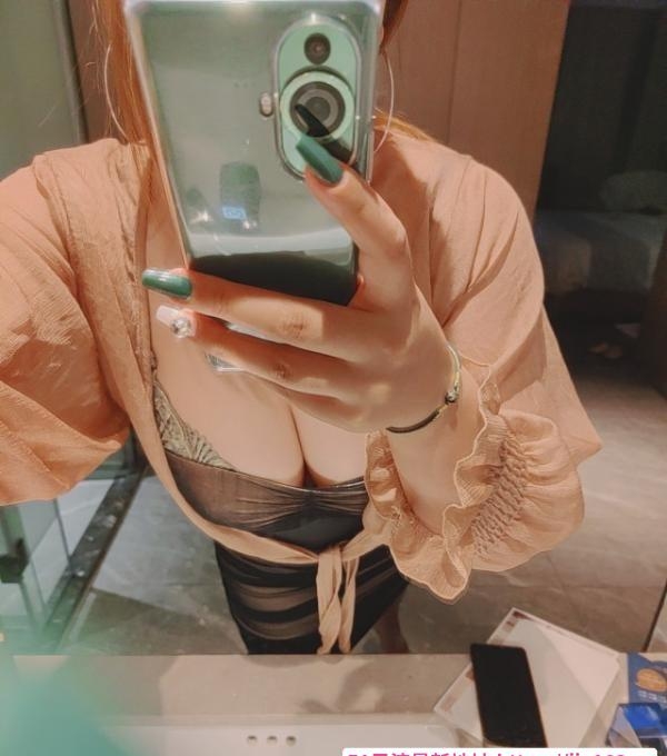 江岸肥臀骚妞妞 4
