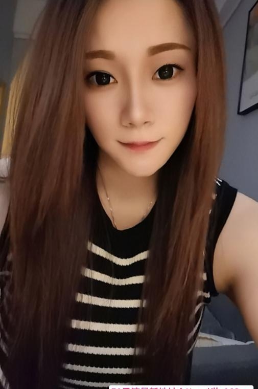 龙华大胸性感小姐姐 4