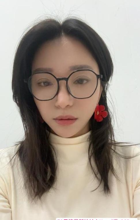 大胸眼镜骚妇 4