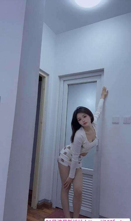 天河翘臀御姐小鱼 4