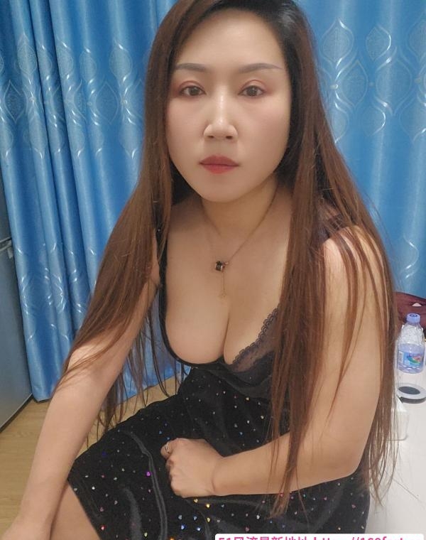 风情爆乳雪雪 4