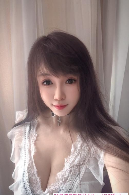 肤白好身材梦瑶 1