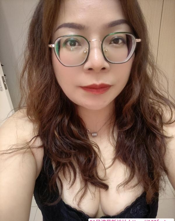 金台路性感肥臀骚姐姐 1