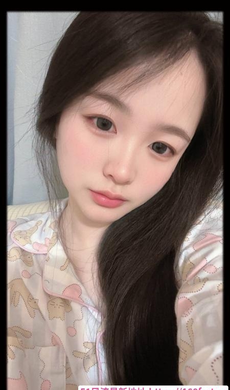 气质大胸嫩妹 1