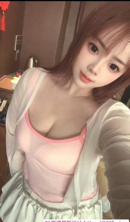 二刷肤白大奶吉吉 1