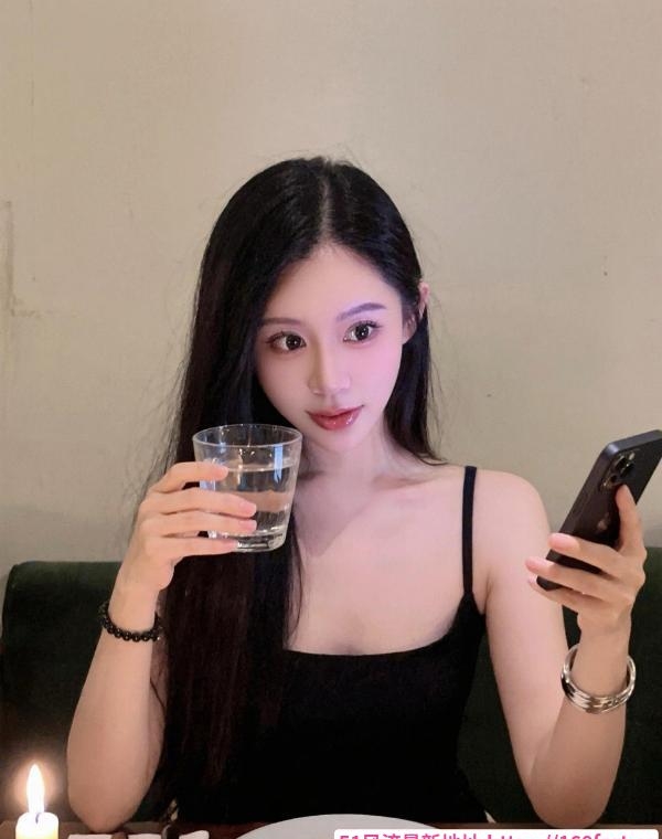 性感身材颜值奶茶老师 1