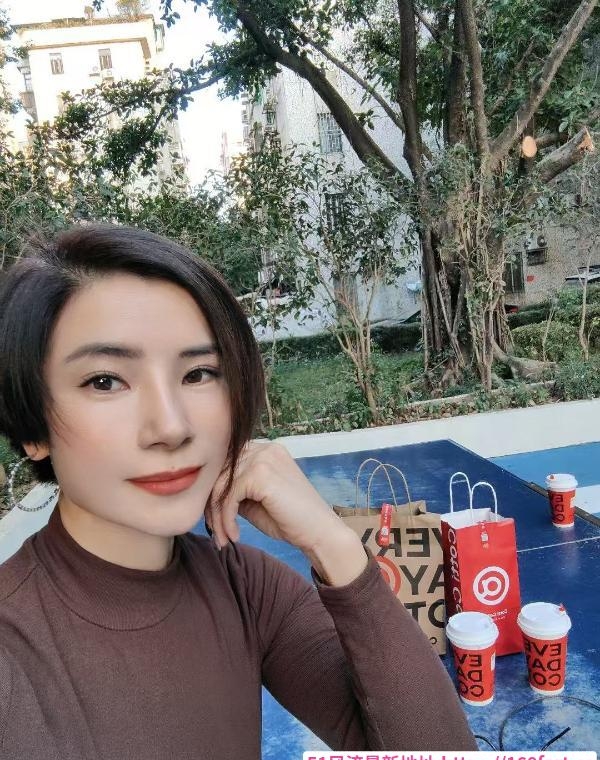短发娜娜 1