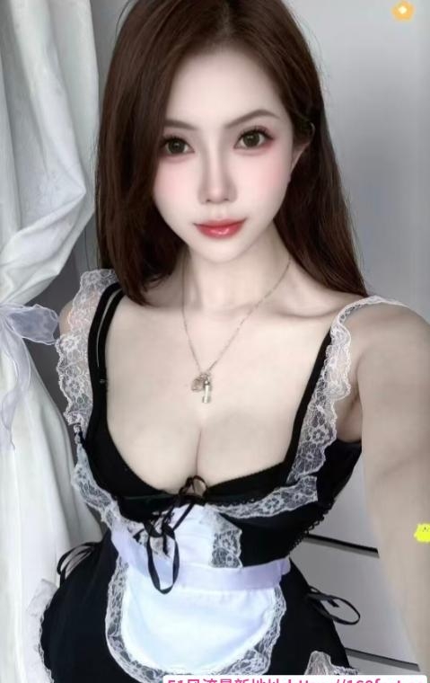 制服大胸小美女 1