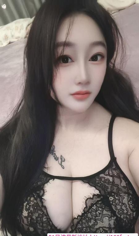 大胸潮喷骚妖精 1