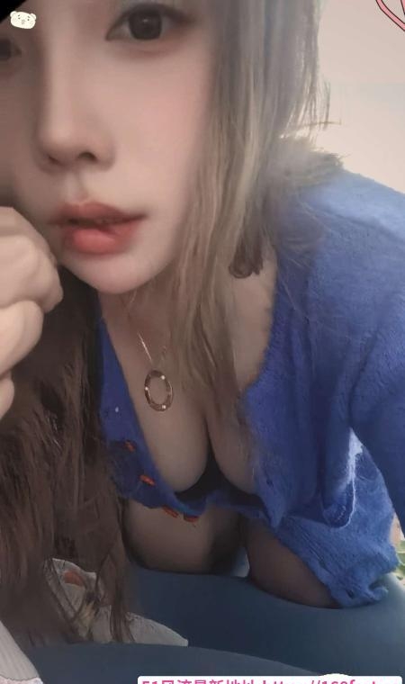 江岸肥臀骚货妞妞 1