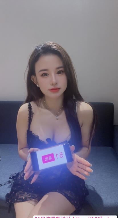 舌吻女王妞妞 1
