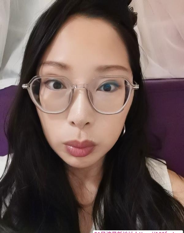 后花园眼镜御姐 2