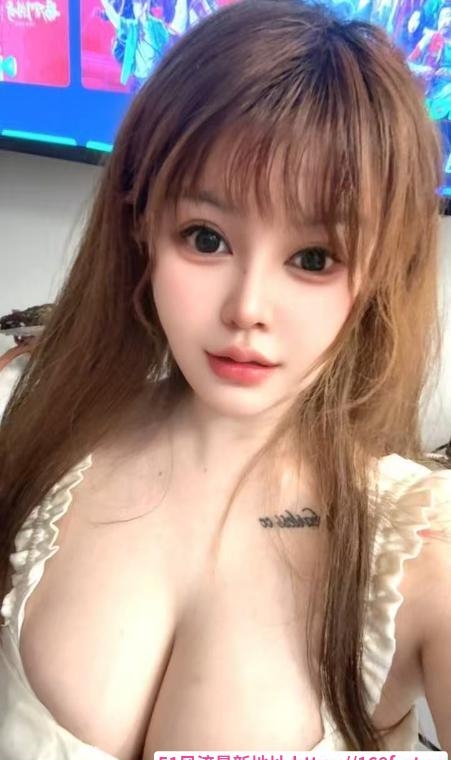 潮喷大胸老师画画 2