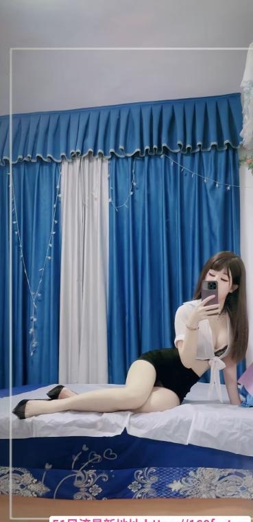 坂田长腿翘臀骚妹 2