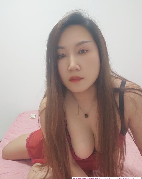 梅花园长发美女 2