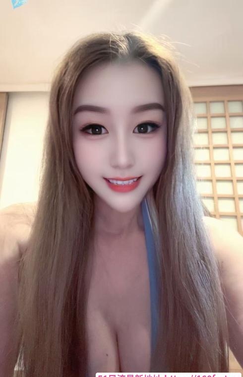 清秀美臀依依 2