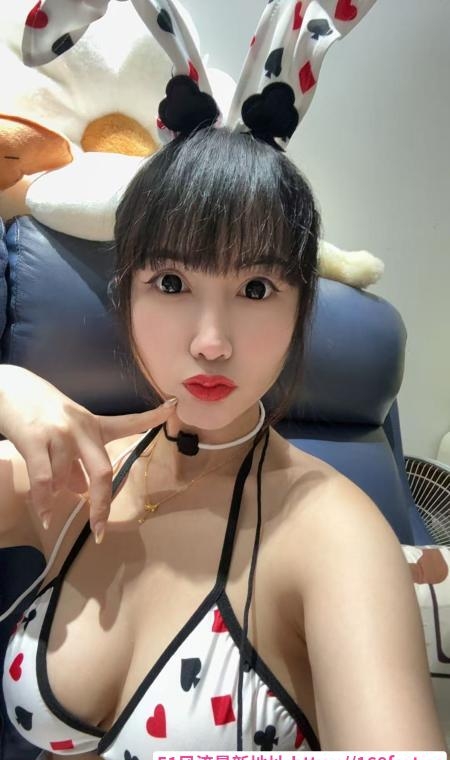 南山童颜巨乳美少妇 2