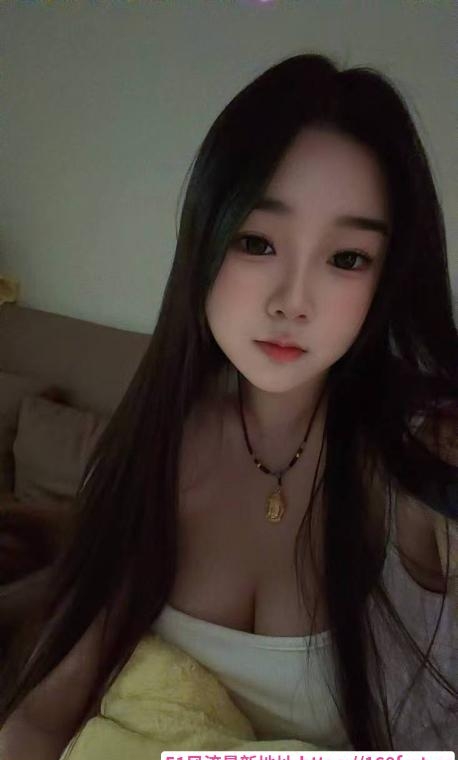 嫩妹逼紧翘臀汁水多 2