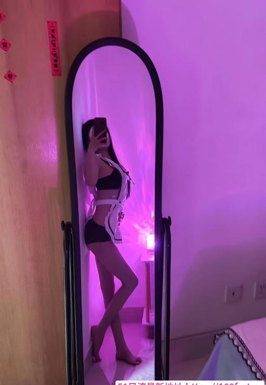 高挑可爱妹子小洋 2