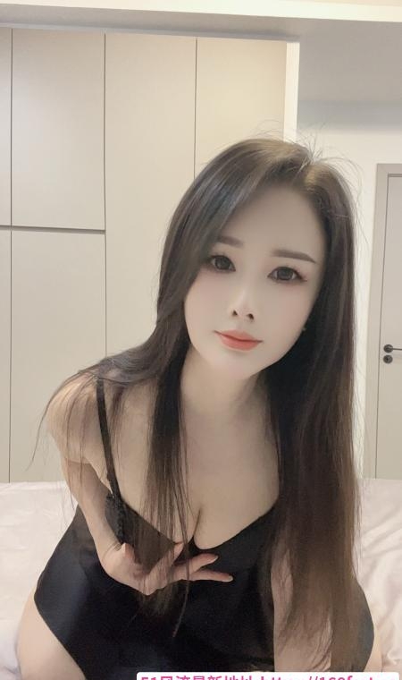 萧山舌吻香臀妹子 2