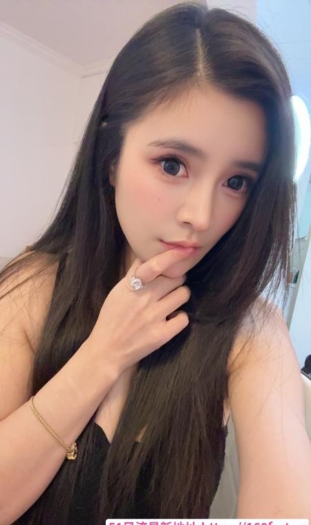 高颜值甜美风小女友 2